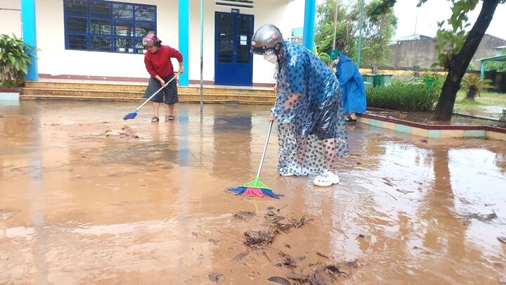 Ngập lụt sau mưa lớn, nhiều khu vực tại Đà Nẵng bị cô lập - 2