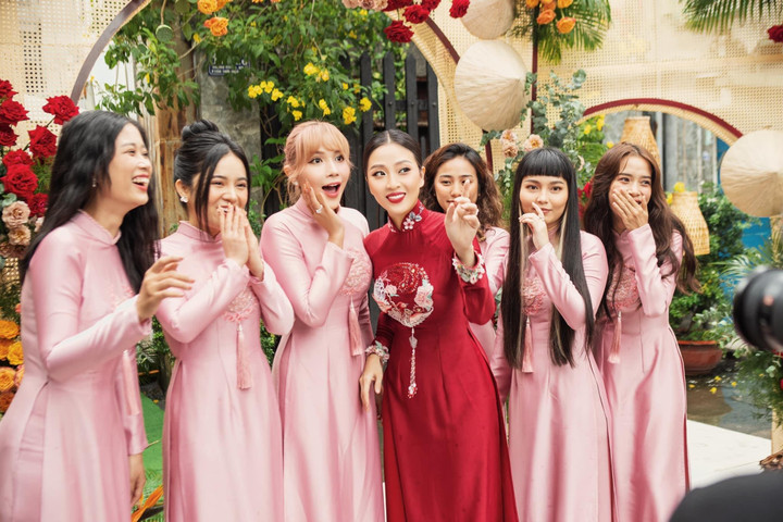 Khả Như rạng rỡ khi làm phù dâu trong lễ vu quy của MC Liêu Hà Trinh - 3