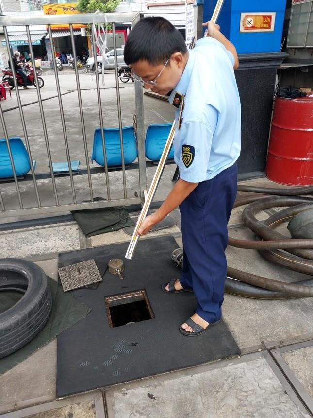 TP.HCM kiểm tra loạt cây xăng báo hết xăng - 2