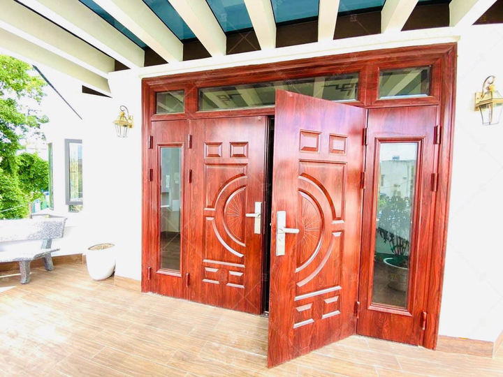 Ưu điểm vượt trội của cửa thép vân gỗ chống cháy tại Cửa Nhập Khẩu - 2