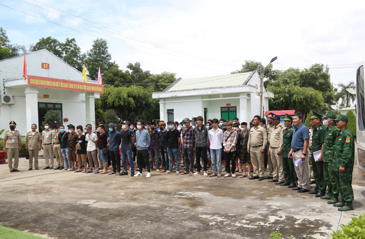 78 công dân giải cứu từ casino, công ty trá hình ở Campuchia được về nước - 1