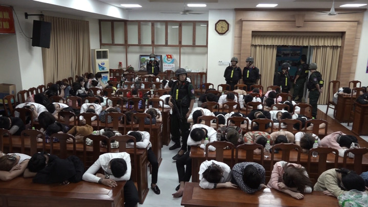 TP.HCM: 18 người dương tính với ma tuý ở quán Karaoke Hollywood - 2