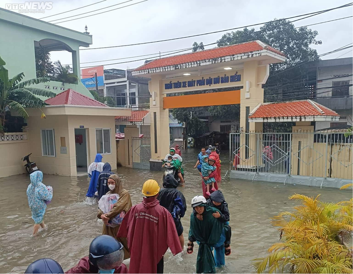 Bình Định, Phú Yên: Mưa lớn, nhiều nơi chìm trong biển nước - 8