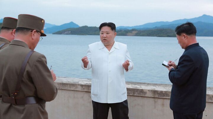 Triều Tiên công bố ảnh ông Kim Jong-un giám sát thử nghiệm tên lửa - 5