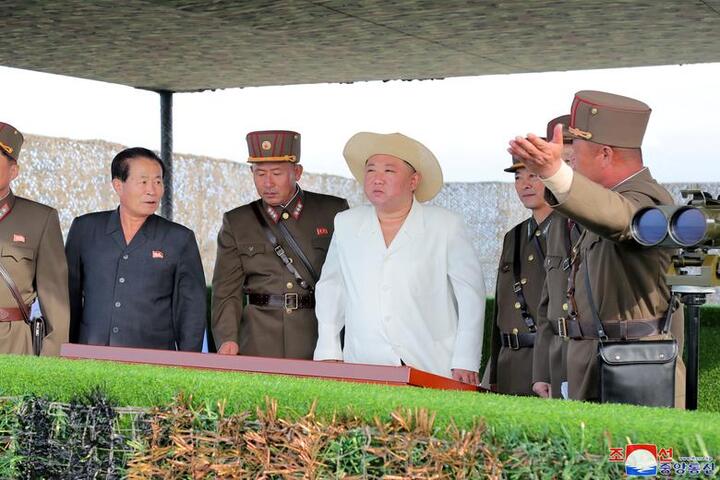 Triều Tiên công bố ảnh ông Kim Jong-un giám sát thử nghiệm tên lửa - 4