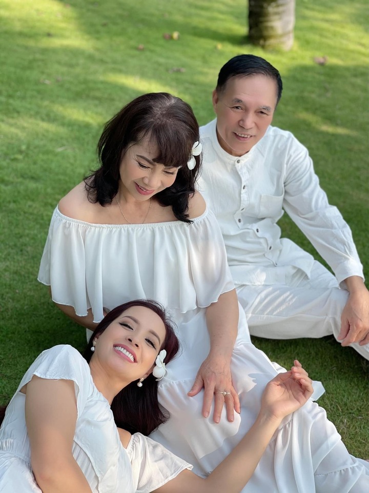 Sao Việt 13/10: Diva Thanh Lam trẻ đẹp bên con gái - 6