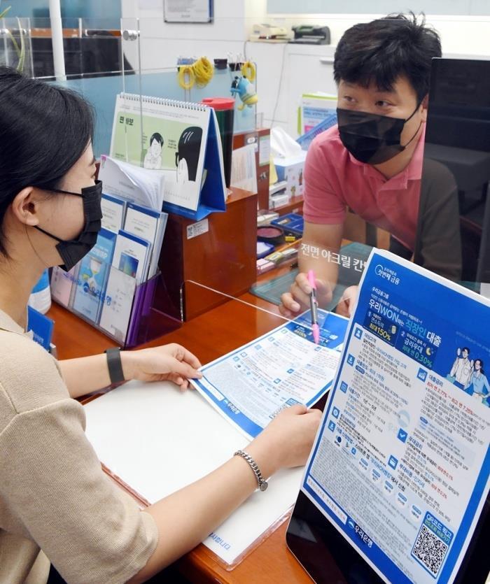 Nhiều người Hàn Quốc phá sản ở tuổi 20 - 3