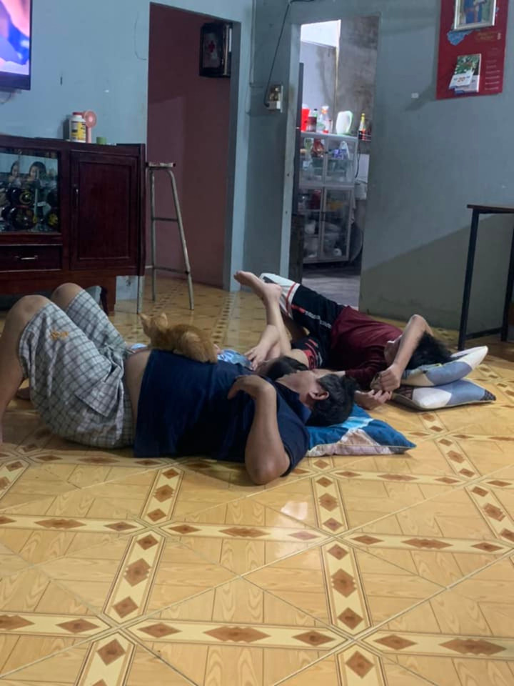 Cảnh bố mẹ cưng ‘boss’ hết nấc khiến các bạn trẻ ngậm ngùi nhận là ‘con ghẻ’ - 5