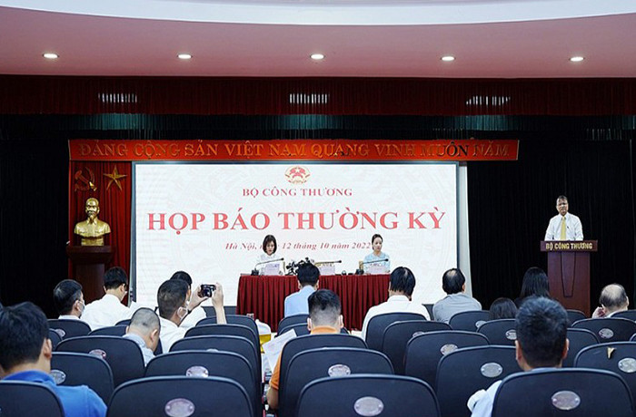 Bộ Công Thương: Nhiều DN bị tước giấy phép gây thiếu xăng dầu cục bộ - 1