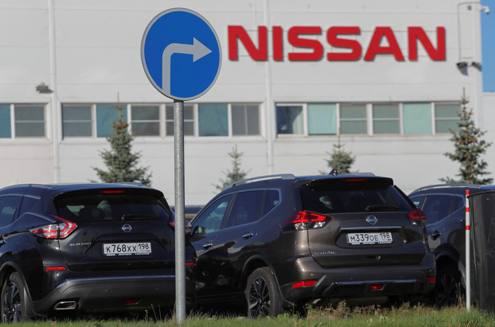 Nissan bán mảng kinh doanh tại Nga với giá 1 euro - 1