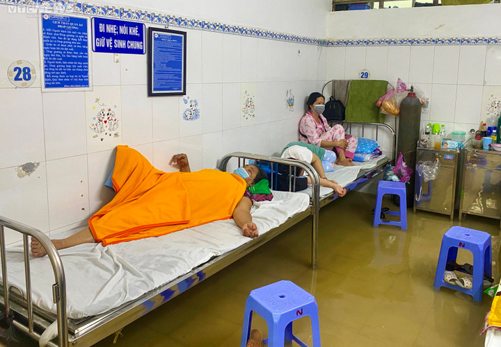 Triều cường cao kỷ lục, bệnh viện ở Cần Thơ lênh láng nước - 9