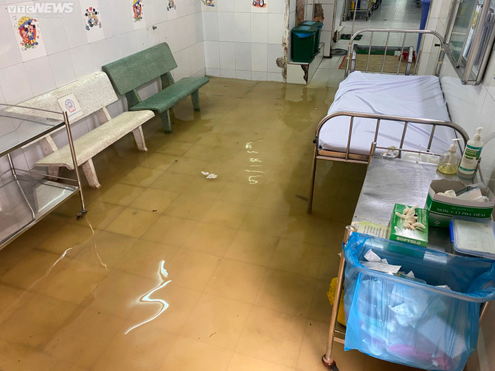 Triều cường cao kỷ lục, bệnh viện ở Cần Thơ lênh láng nước - 8