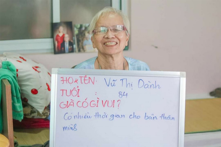 Dí dỏm, hài hước qua bộ ảnh 'Già có gì vui' ở viện dưỡng lão - 3