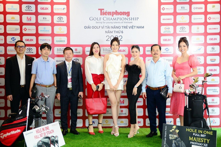 Hoa hậu Ngọc Hân, Jennifer Phạm tranh tài tại Tiền Phong Golf Championship 2022 - 1