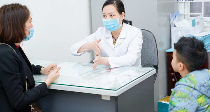 Gia tăng trẻ viêm hô hấp: Chuyên gia khuyên không tùy tiện dùng kháng sinh - 1