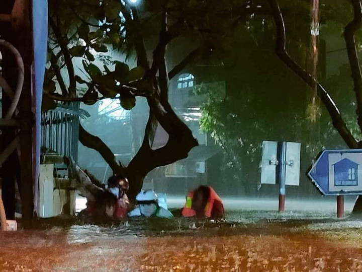 Đà Nẵng ngập sâu, người dân lên mạng xã hội kêu cứu - 5