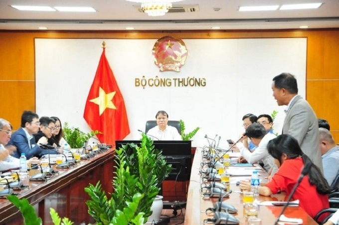 Bộ Công Thương họp kín gì với 31 doanh nghiệp đầu mối xăng dầu? - 1