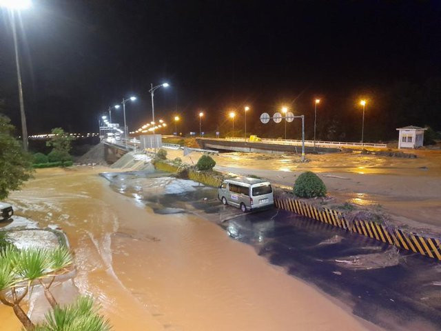 Lũ quét tràn từ núi xuống, Đà Nẵng đóng cửa phía Nam hầm Hải Vân - 1