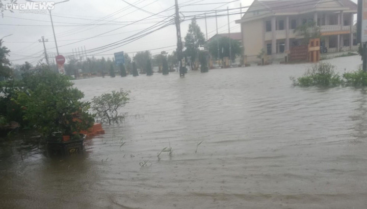 Nhiều vùng ngập nặng, Thừa Thiên - Huế khẩn cấp di dời hơn 37 nghìn dân tránh lũ - 6