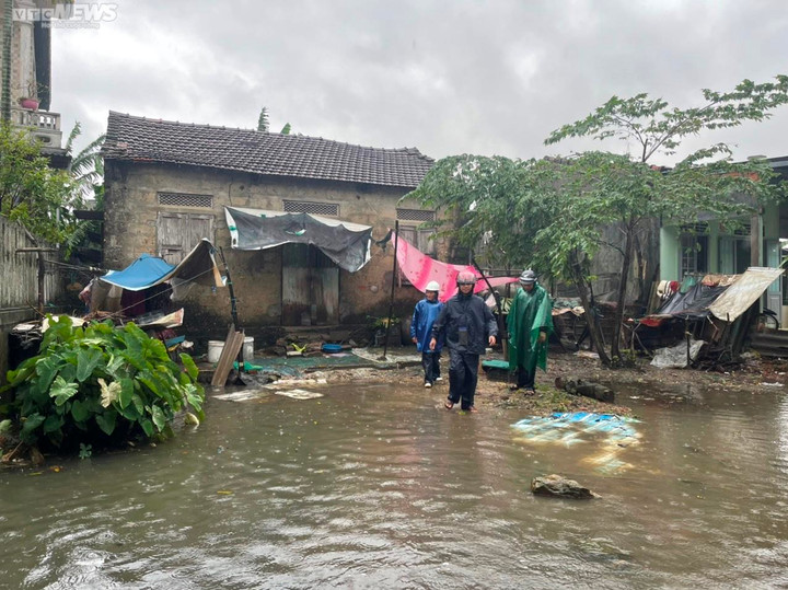 Nhiều vùng ngập nặng, Thừa Thiên - Huế khẩn cấp di dời hơn 37 nghìn dân tránh lũ - 9