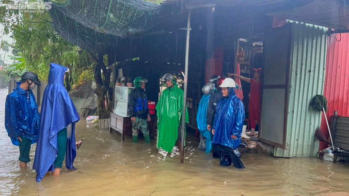 Nhiều vùng ngập nặng, Thừa Thiên - Huế khẩn cấp di dời hơn 37 nghìn dân tránh lũ - 5