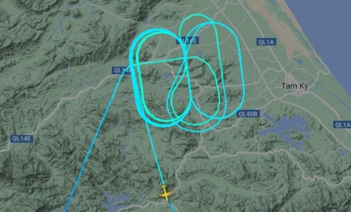 Sau 10 vòng trên bầu trời Đà Nẵng, máy bay quay về Tân Sơn Nhất - 1