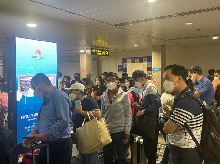 Sau 10 vòng trên bầu trời Đà Nẵng, máy bay quay về Tân Sơn Nhất - 3