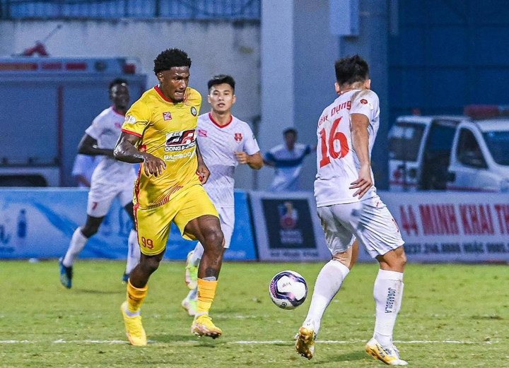 Đánh bại CLB Thanh Hóa, Hải Phòng áp sát ngôi đầu V-League - 1