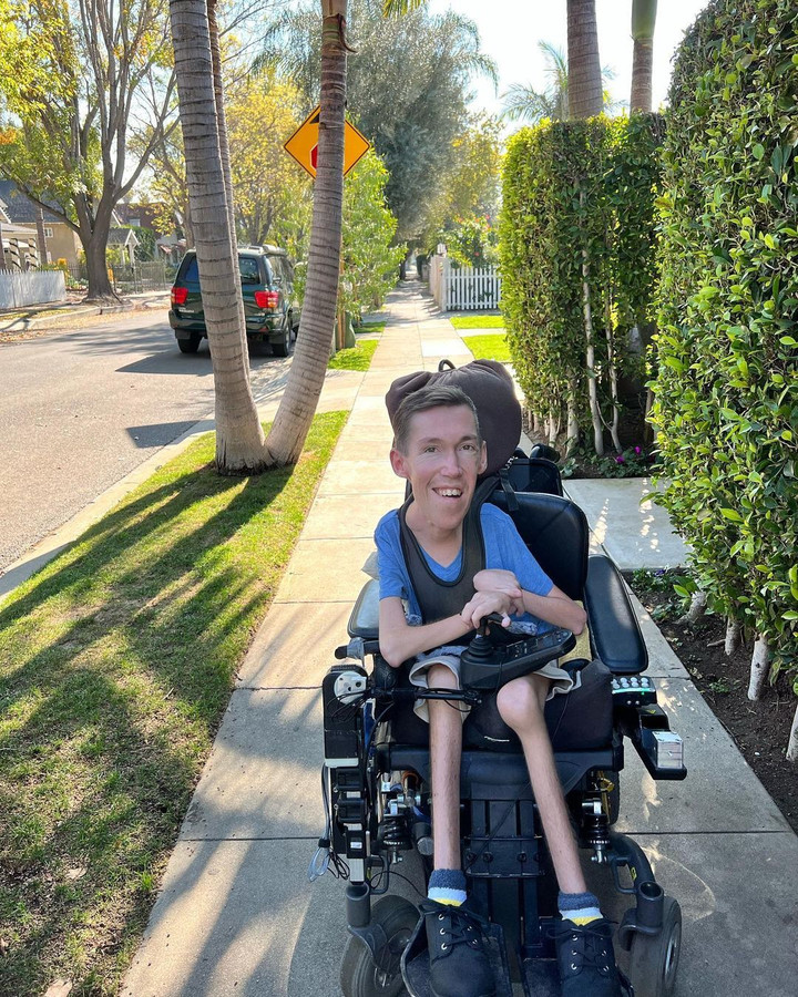 Cô gái yêu và dọn về sống chung với chàng khuyết tật sau 2 tuần quen trên mạng - 2