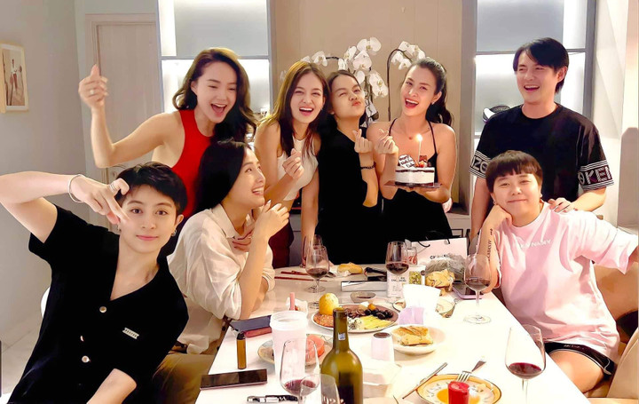 Sao Việt 16/10: Mỹ Tâm trẻ đẹp rạng rỡ bên bố mẹ - 5