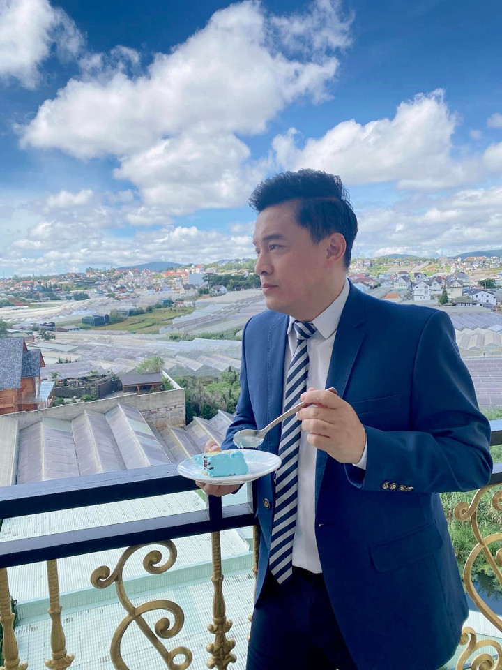 Sao Việt 16/10: Mỹ Tâm trẻ đẹp rạng rỡ bên bố mẹ - 7