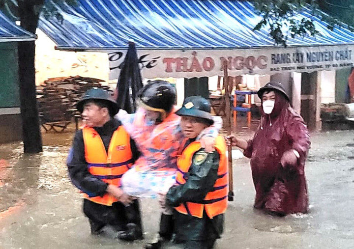 Đà Nẵng ngập lịch sử: Nước dâng thần tốc, dân mắc kẹt tại nhà, kêu cứu khắp nơi - 3