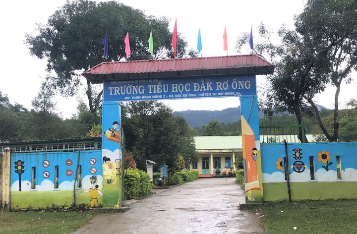 Kon Tum: Cách chức hiệu trưởng chậm chi trả chế độ cho giáo viên, học sinh - 1