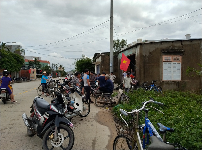 Lũ bao vây, bé trai 2 tuổi chết đuối thương tâm khi ra phía sau nhà chơi - 1