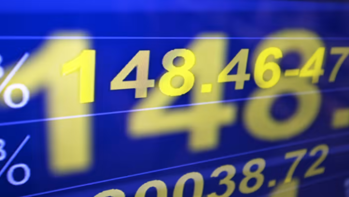 Đồng yen rớt giá xuống mức thấp nhất 32 năm so với USD - 1