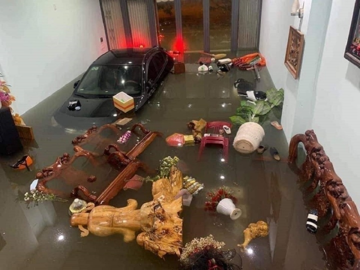Đêm chạy lụt kinh hoàng, lo bị lũ cuốn trôi của người Đà Nẵng - 2