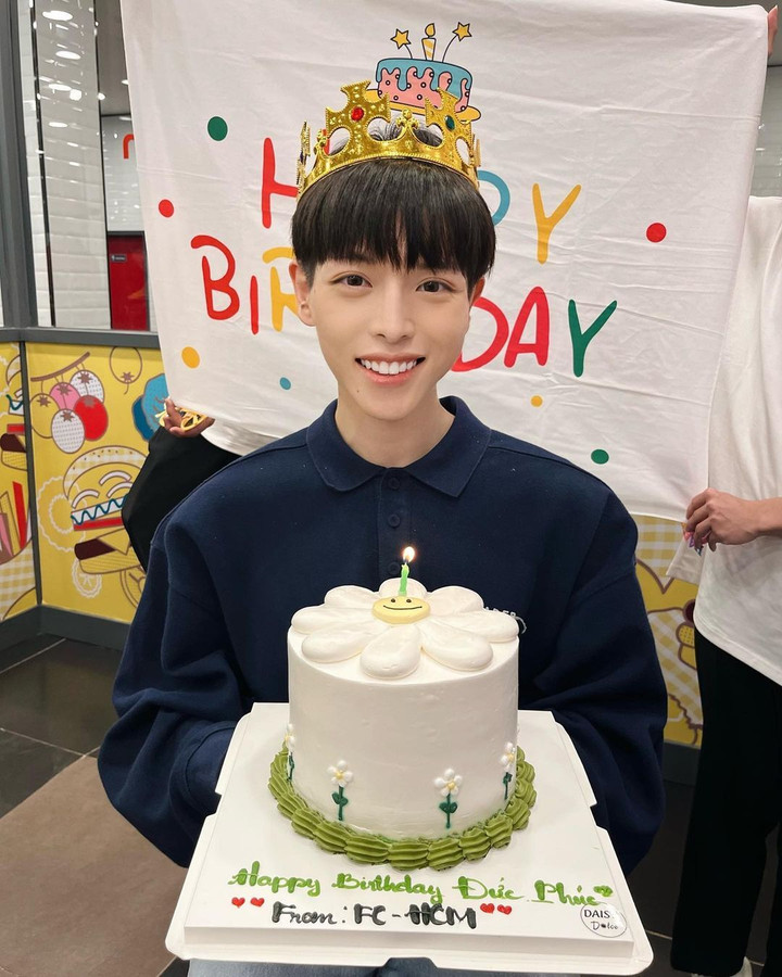 Sao Việt 16/10: Mỹ Tâm trẻ đẹp rạng rỡ bên bố mẹ - 4