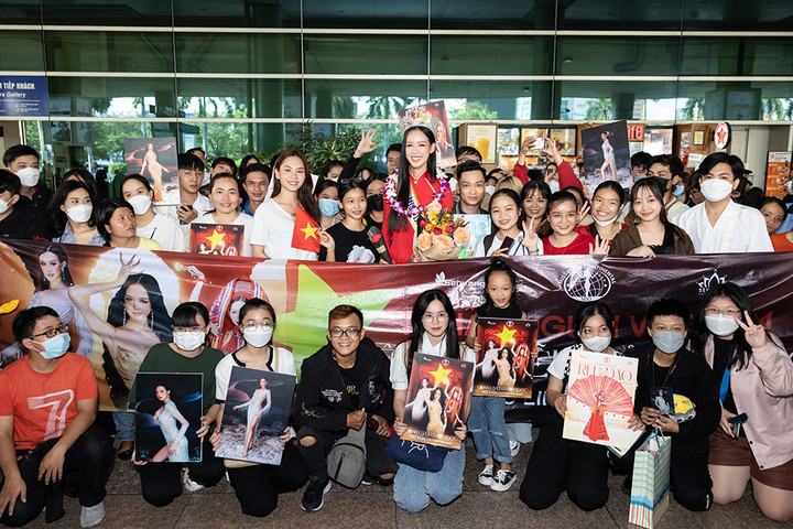 Bảo Ngọc rạng rỡ về nước sau 2 ngày đăng quang Hoa hậu Liên lục địa 2022 - 3