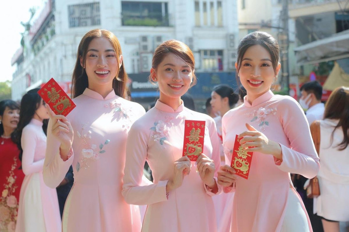 Dàn Hoa hậu, Á hậu xinh đẹp bê tráp trong lễ ăn hỏi của Đỗ Mỹ Linh - 5