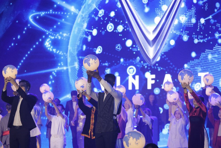 Cộng đồng VinFast TP.HCM phấn khích trong lần đầu chiêm ngưỡng VF 9 - 7