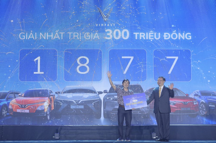 Cộng đồng VinFast TP.HCM phấn khích trong lần đầu chiêm ngưỡng VF 9 - 8