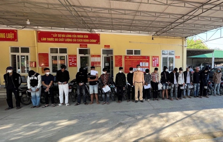 Hơn 30 thanh thiếu niên ở Nghệ An hẹn nhau phóng xe lạng lách - 1