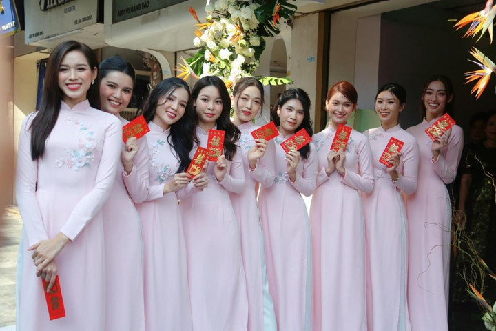 Dàn Hoa hậu, Á hậu xinh đẹp bê tráp trong lễ ăn hỏi của Đỗ Mỹ Linh - 4