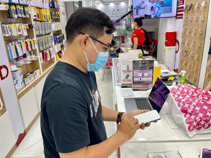 Chênh lệch giá iPhone 14 Pro chính hãng tại Việt Nam - 2
