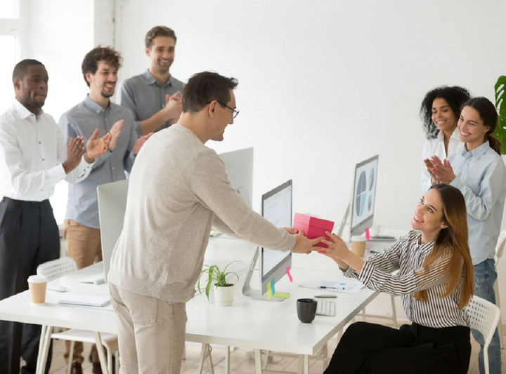 Ngày 20/10 tặng gì cho sếp, đối tác, đồng nghiệp nữ? - 1