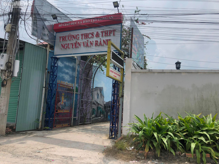  Điều tra vụ nam sinh lớp 11 ở Long An bị bạn đánh tử vong - 1