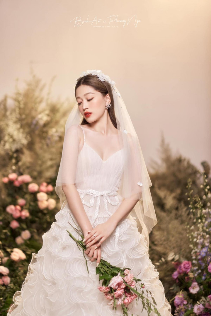 Á hậu Phương Nga và bốn mẫu váy cưới lung linh như công chúa - 4