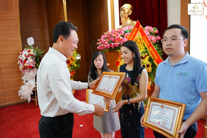 Phú Hưng Property nhận bằng khen của Chủ tịch UBND huyện Gia Lâm - 3
