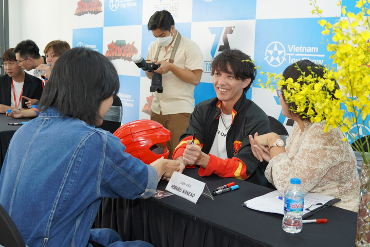 Ra mắt 'Vietnam Toy Show' với sự xuất hiện của 2 siêu nhân gao nổi tiếng - 2