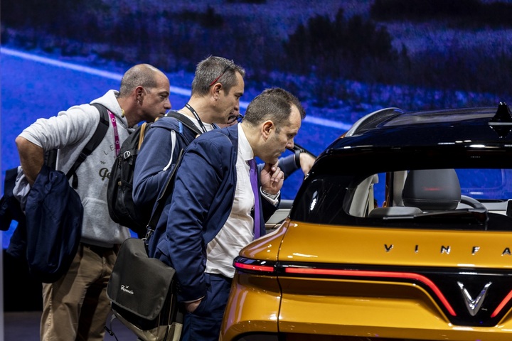 4 mẫu xe điện VinFast hút khách tại Paris Motor Show 2022 - 3